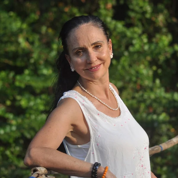 Florence Lacaze, Naturopathe, Professeur de Yoga, écrivaine